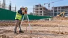 Lingkungan Kerja Drafter Arsitektur: Revisi Desain dari Studio ke Proyek